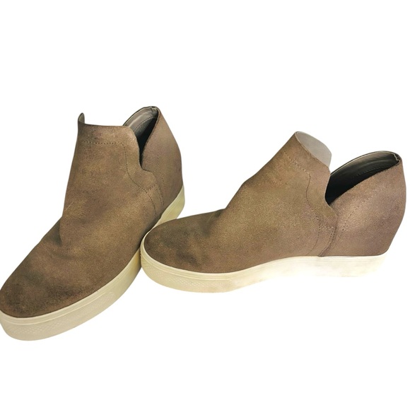 Steve Madden Shoes - Steve Madden Women’s Tan Suede Slip-On Sneaker/Bootie Shoe Sz 7 Great Condition
